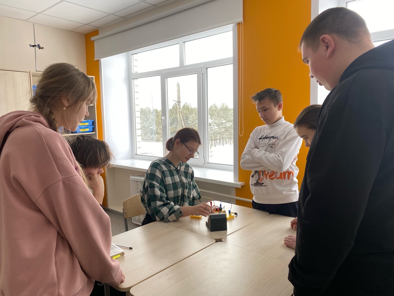 Урок физики в 8 классе "Измерение и регулирование силы тока" Урок физики в 8 классе "Измерение и регулирование силы тока".